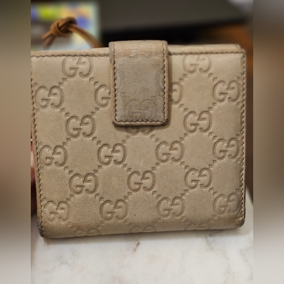 Authentic Gucci wallet with bow - Picture 12 of 13